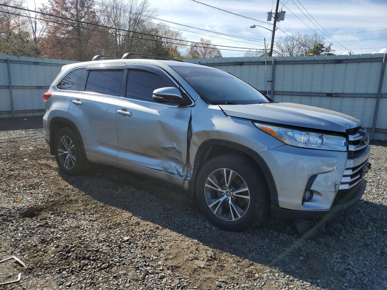 2017 Toyota Highlander Le - Image 4