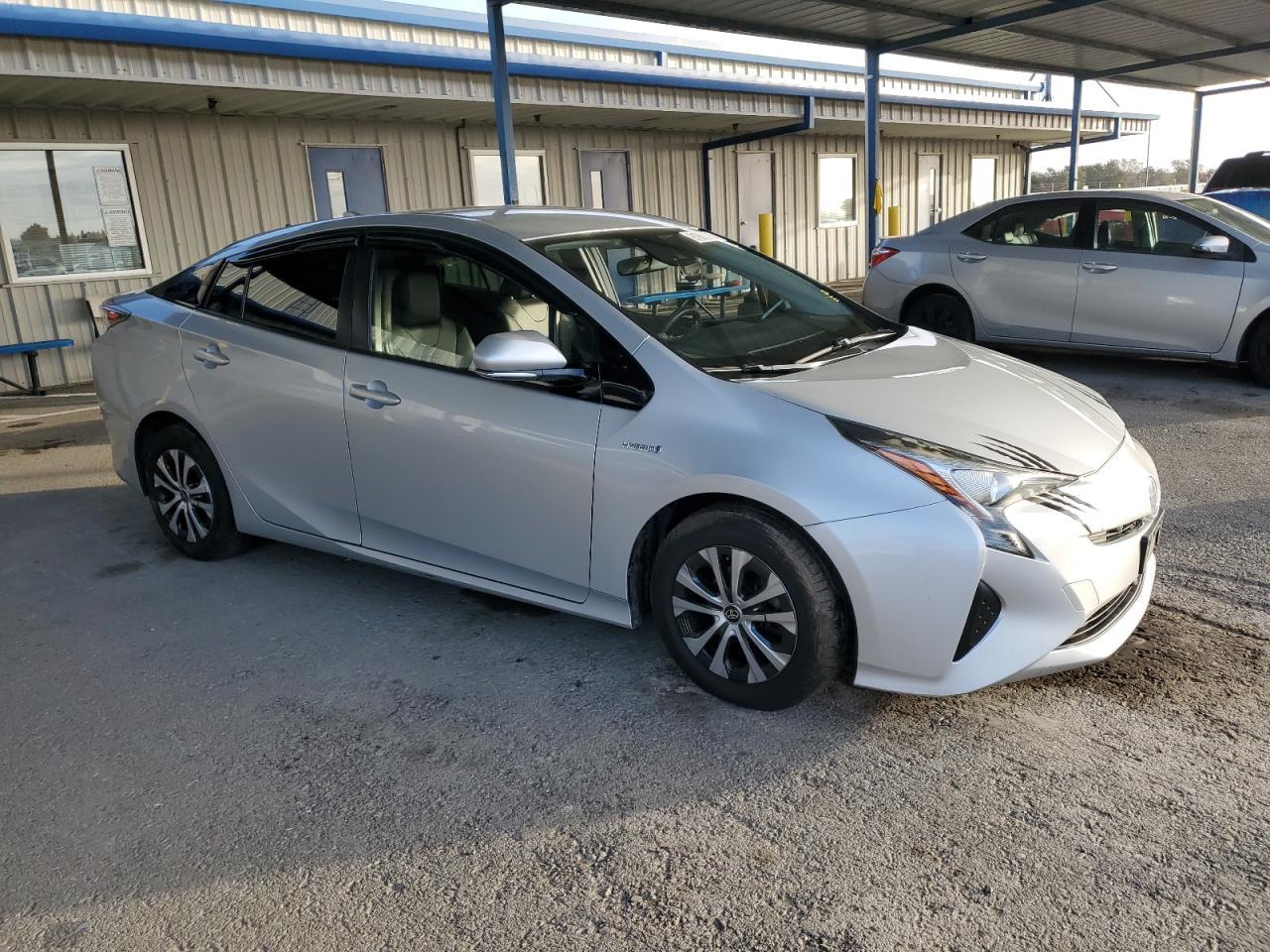 2017 Toyota Prius - Image 4