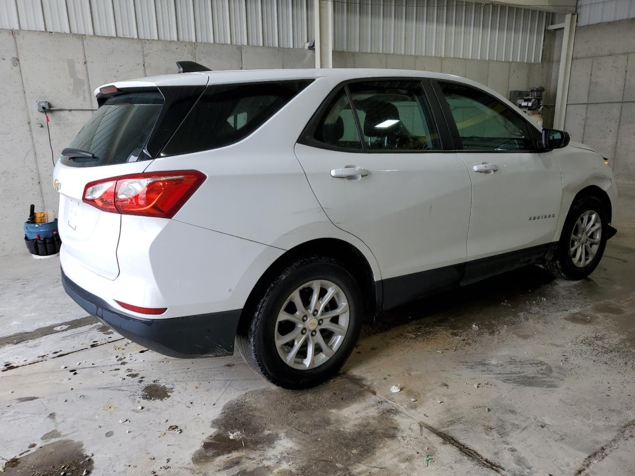 2021 Chevrolet Equinox Ls - Image 3