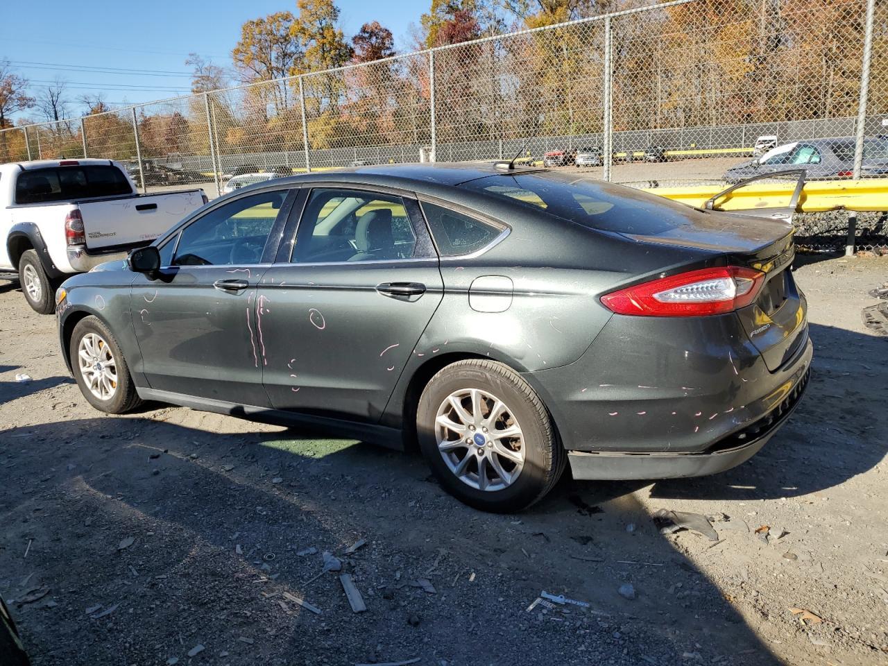 2015 Ford Fusion S - Фото 2