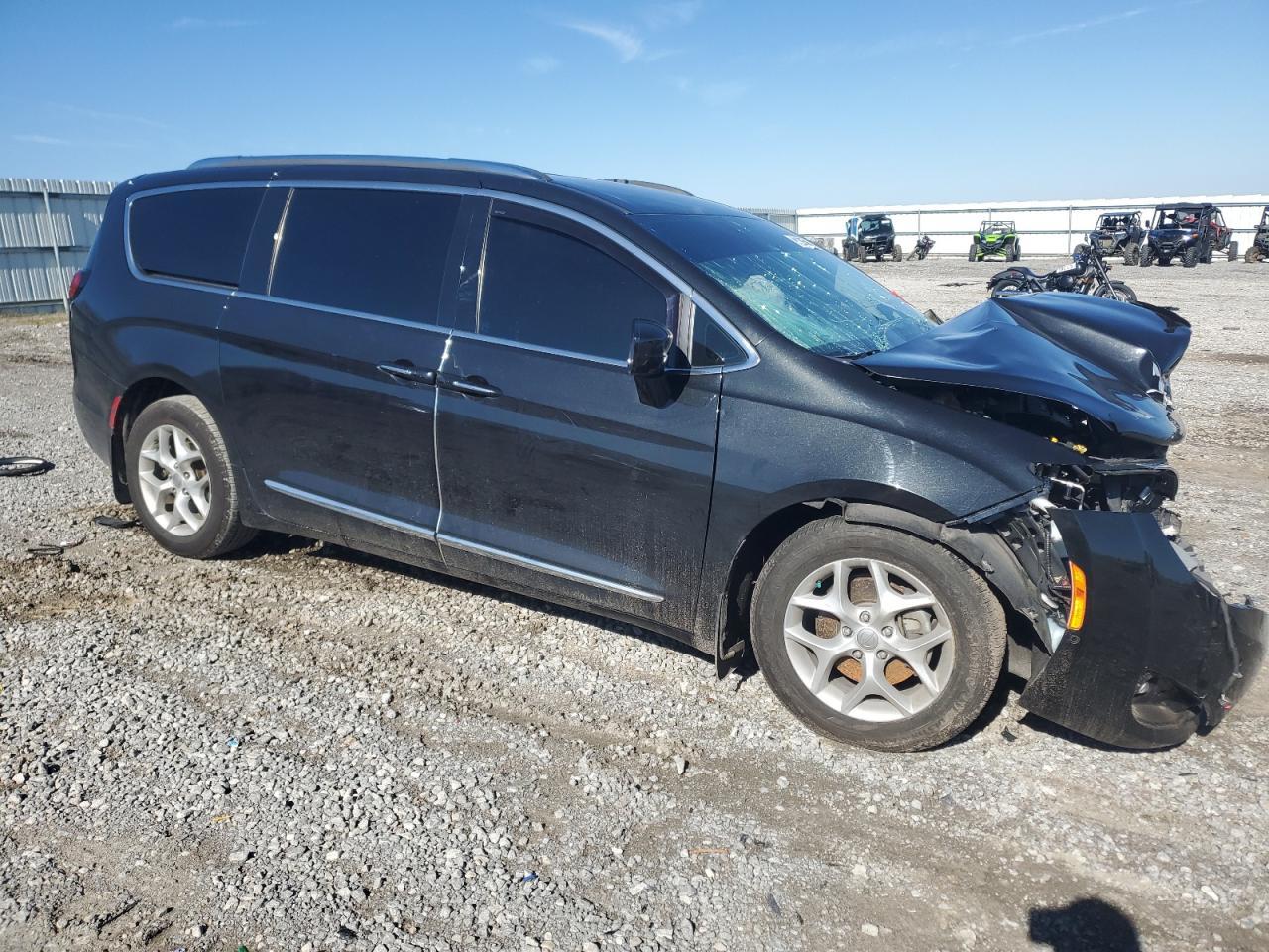 2018 Chrysler Pacifica Touring L - Image 4