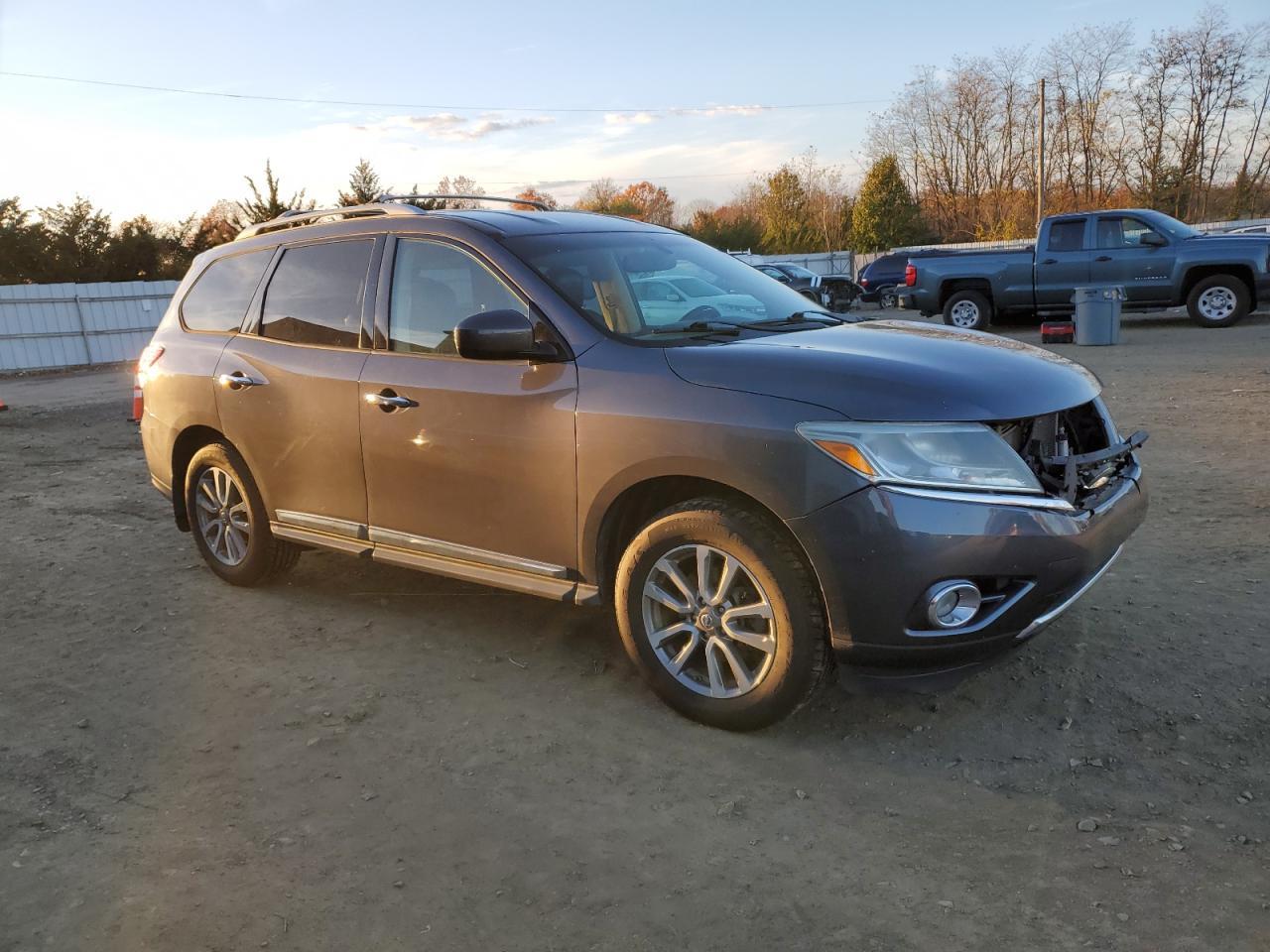 2013 Nissan Pathfinder S - Image 4