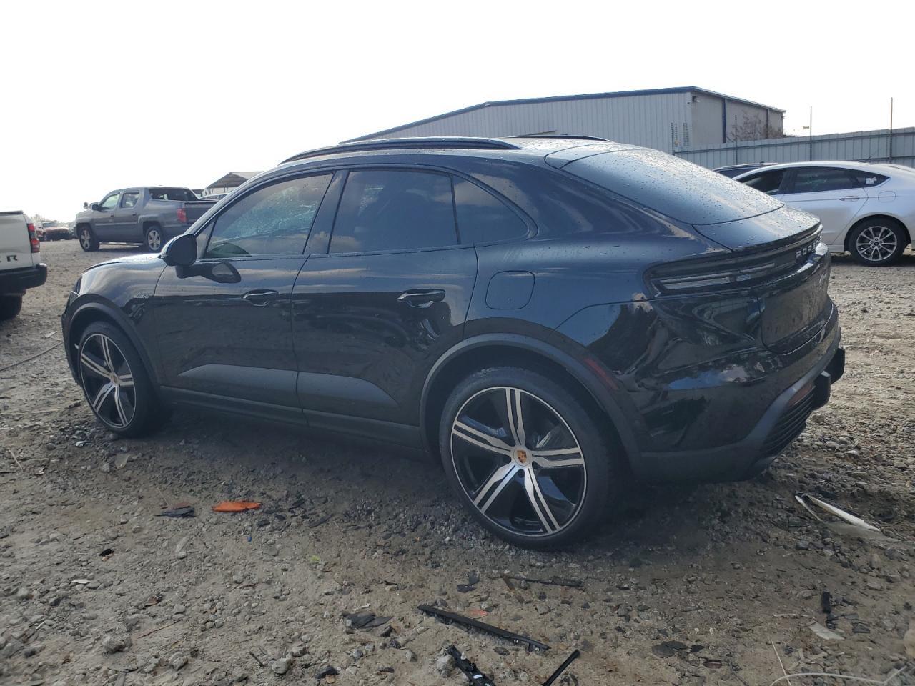 2025 Porsche Macan - Image 2