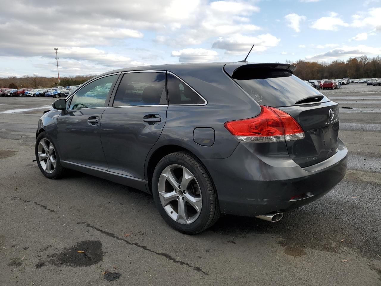 2010 Toyota Venza - Фото 2