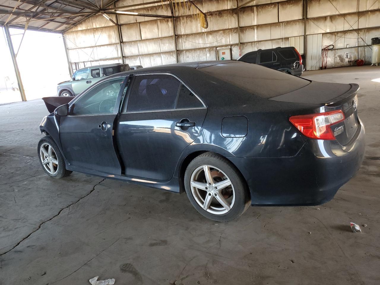 2013 Toyota Camry L - Фото 2