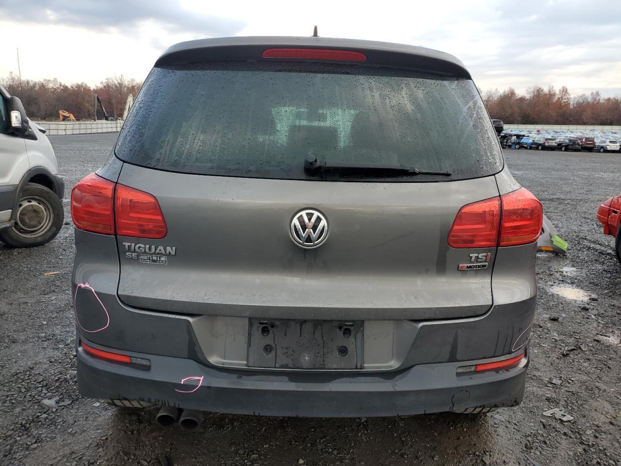 2016 Volkswagen Tiguan S - Image 6