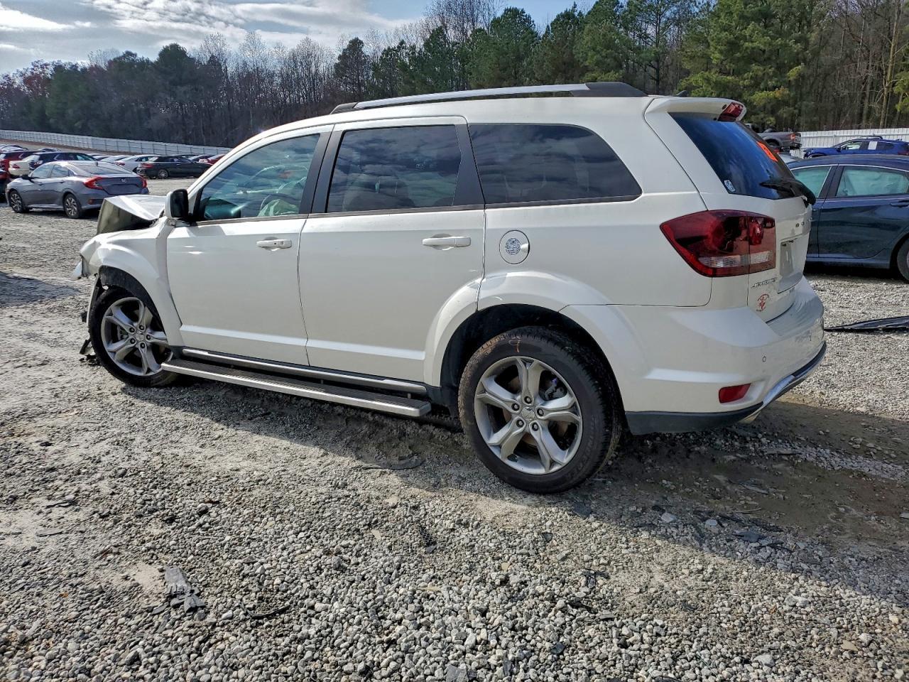 2017 Dodge Journey Crossroad - Image 2