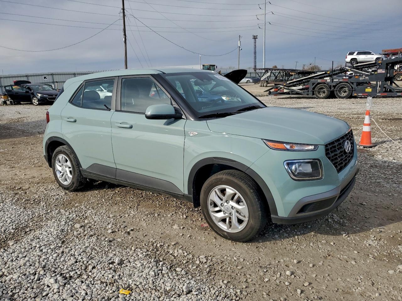 2025 Hyundai Venue Se - Image 4