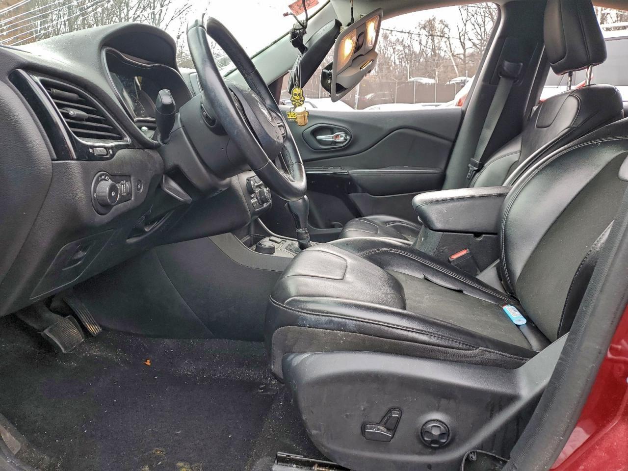 2019 Jeep Cherokee Latitude Plus - Image 7