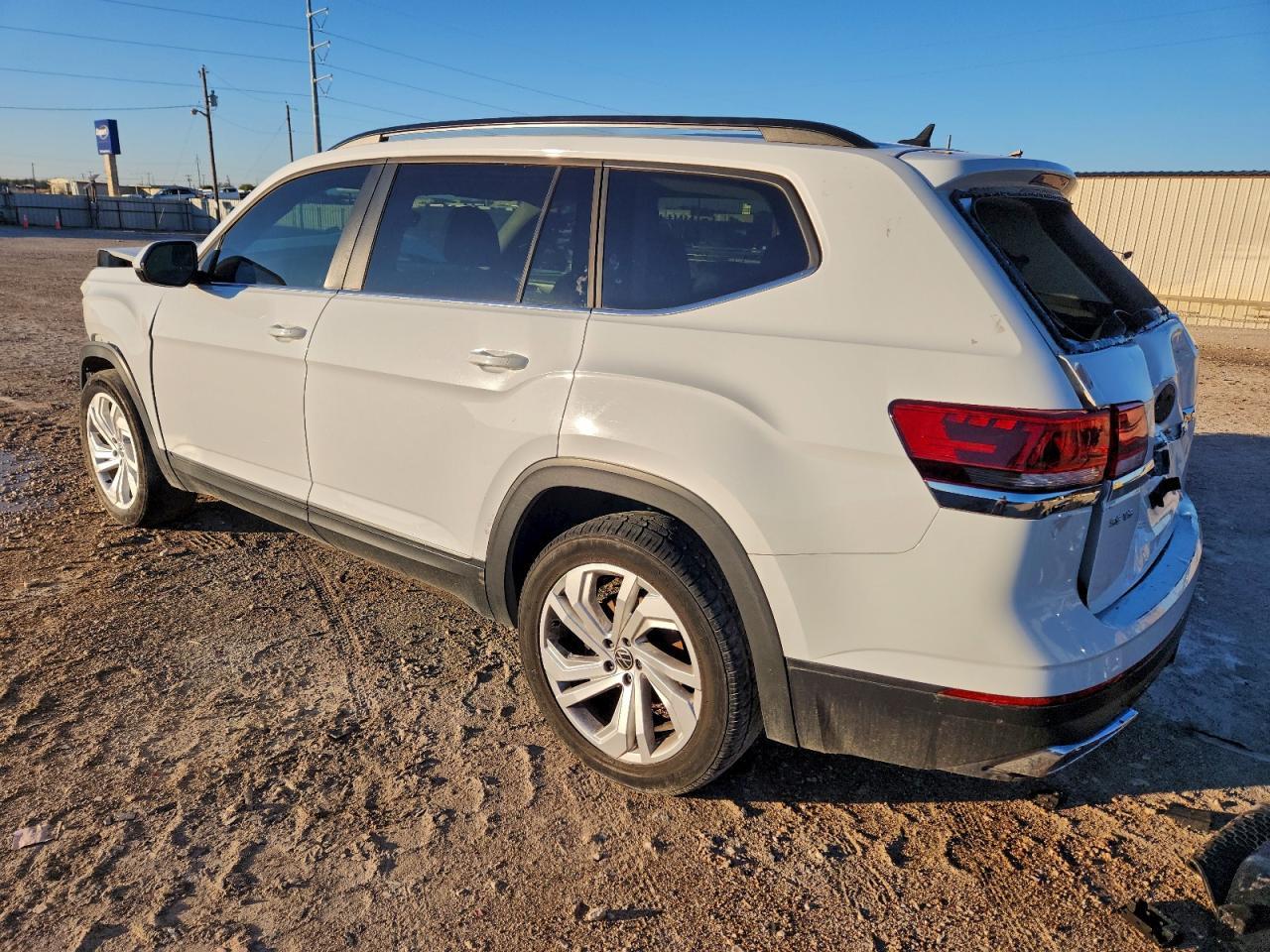 2021 Volkswagen Atlas - Image 2