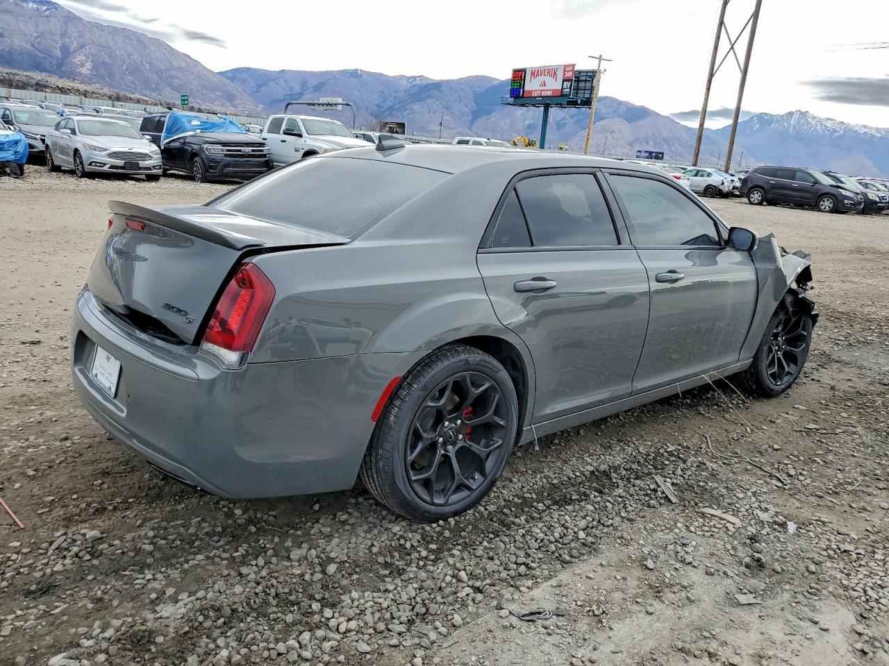 2017 Chrysler 300 S - Фото 3