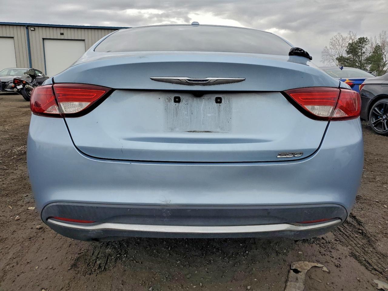 2015 Chrysler 200 Limited - Image 6