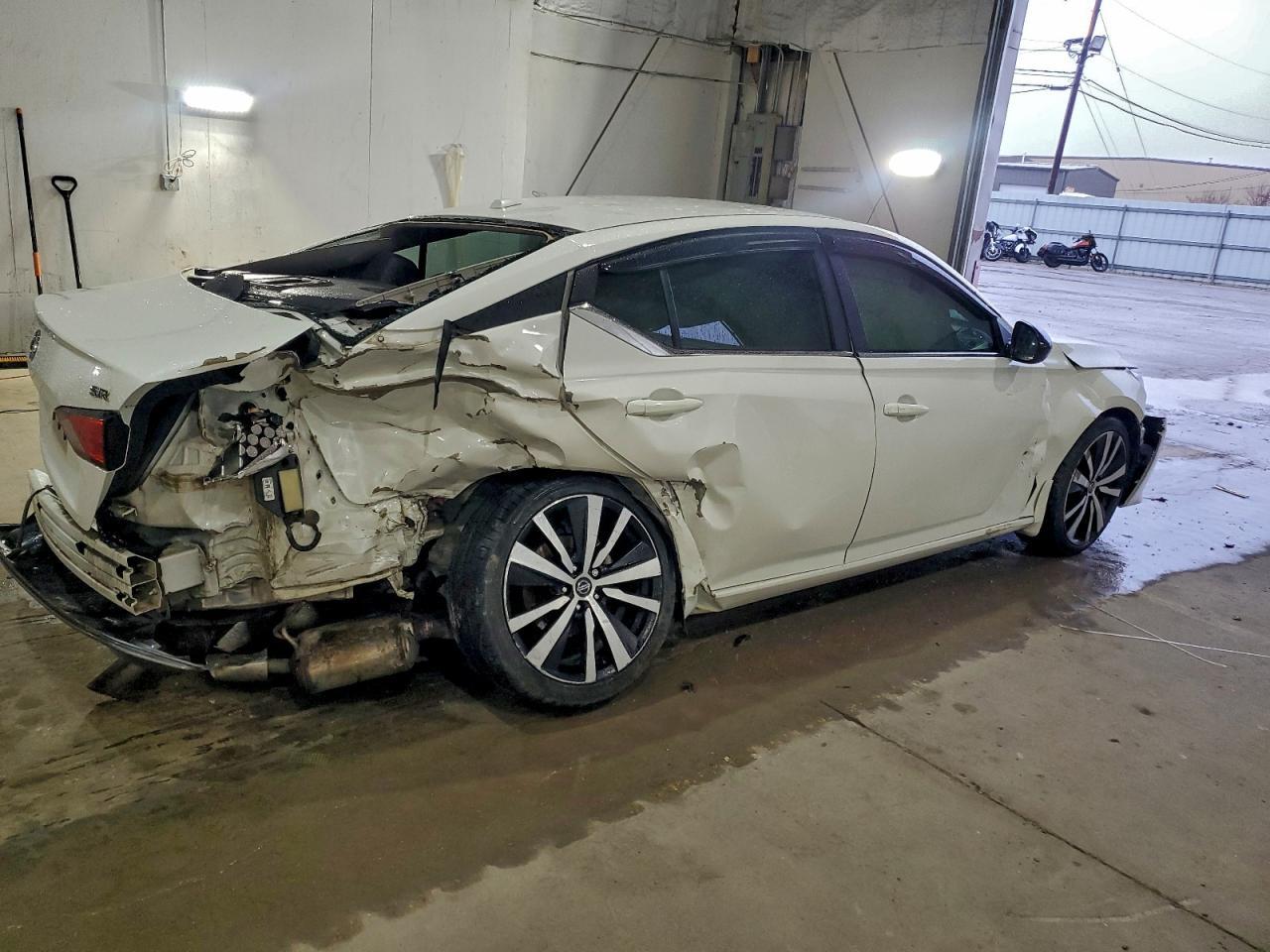 2021 Nissan Altima Sr - Фото 3