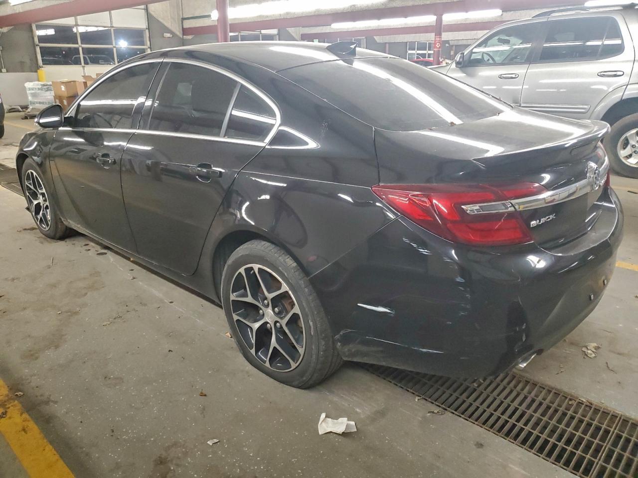 2017 Buick Regal Sport Touring - Image 2