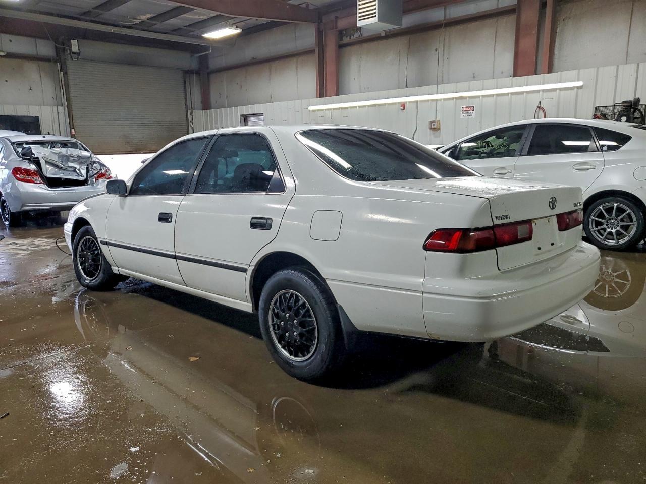 1999 Toyota Camry Le - Image 2