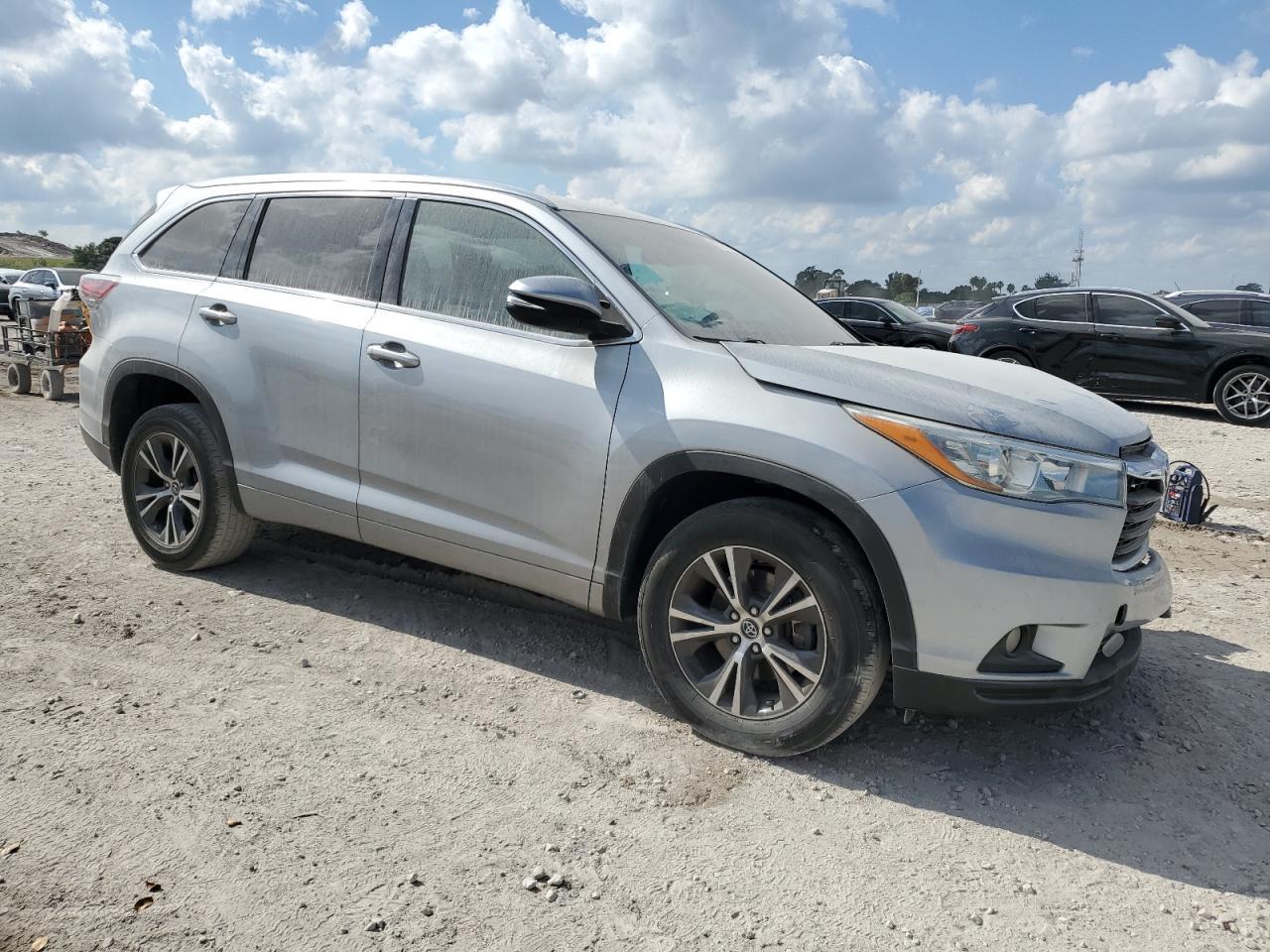2016 Toyota Highlander Xle - Image 4