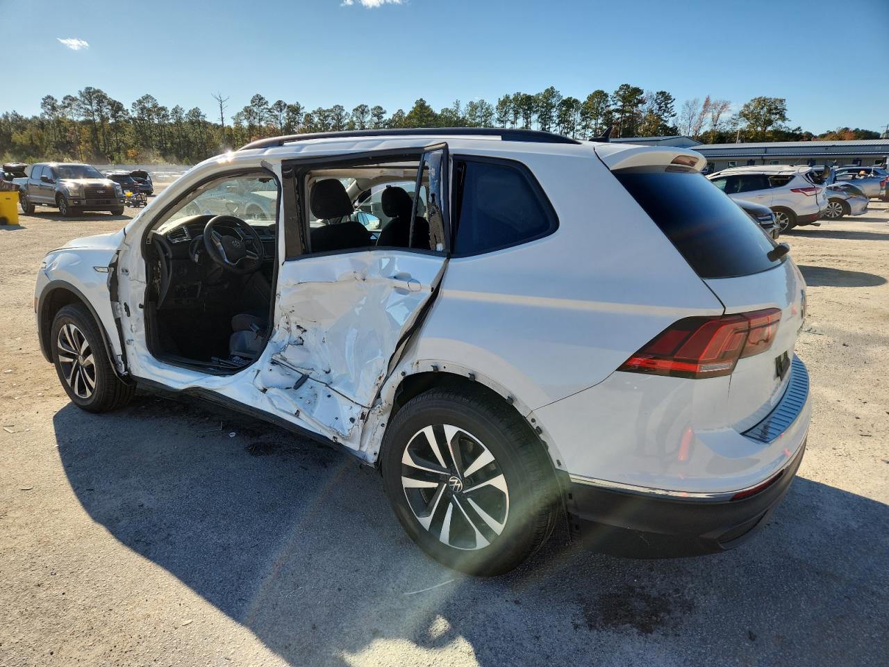 2024 Volkswagen Tiguan S - Фото 2