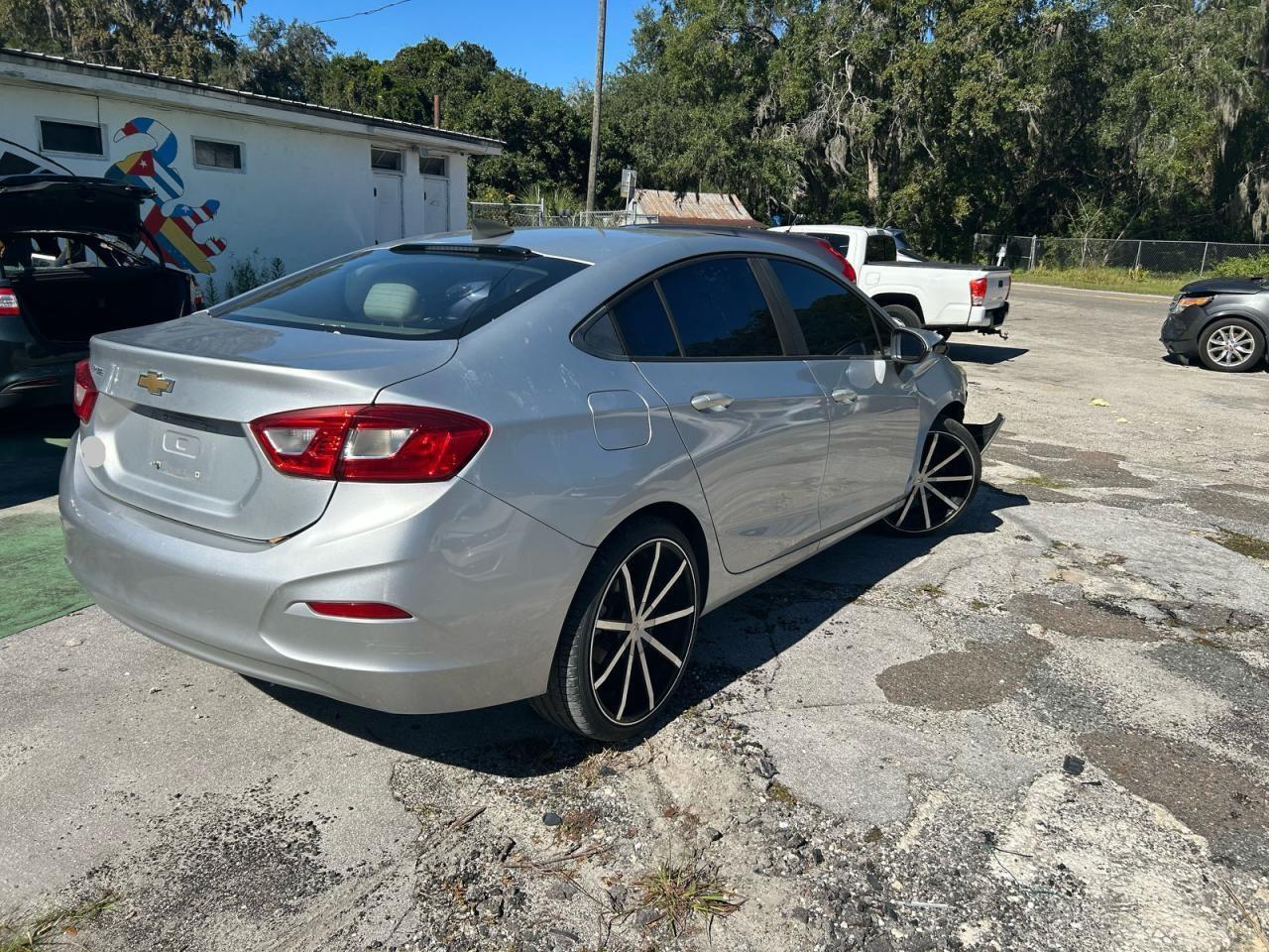 2018 Chevrolet Cruze Ls - Image 4