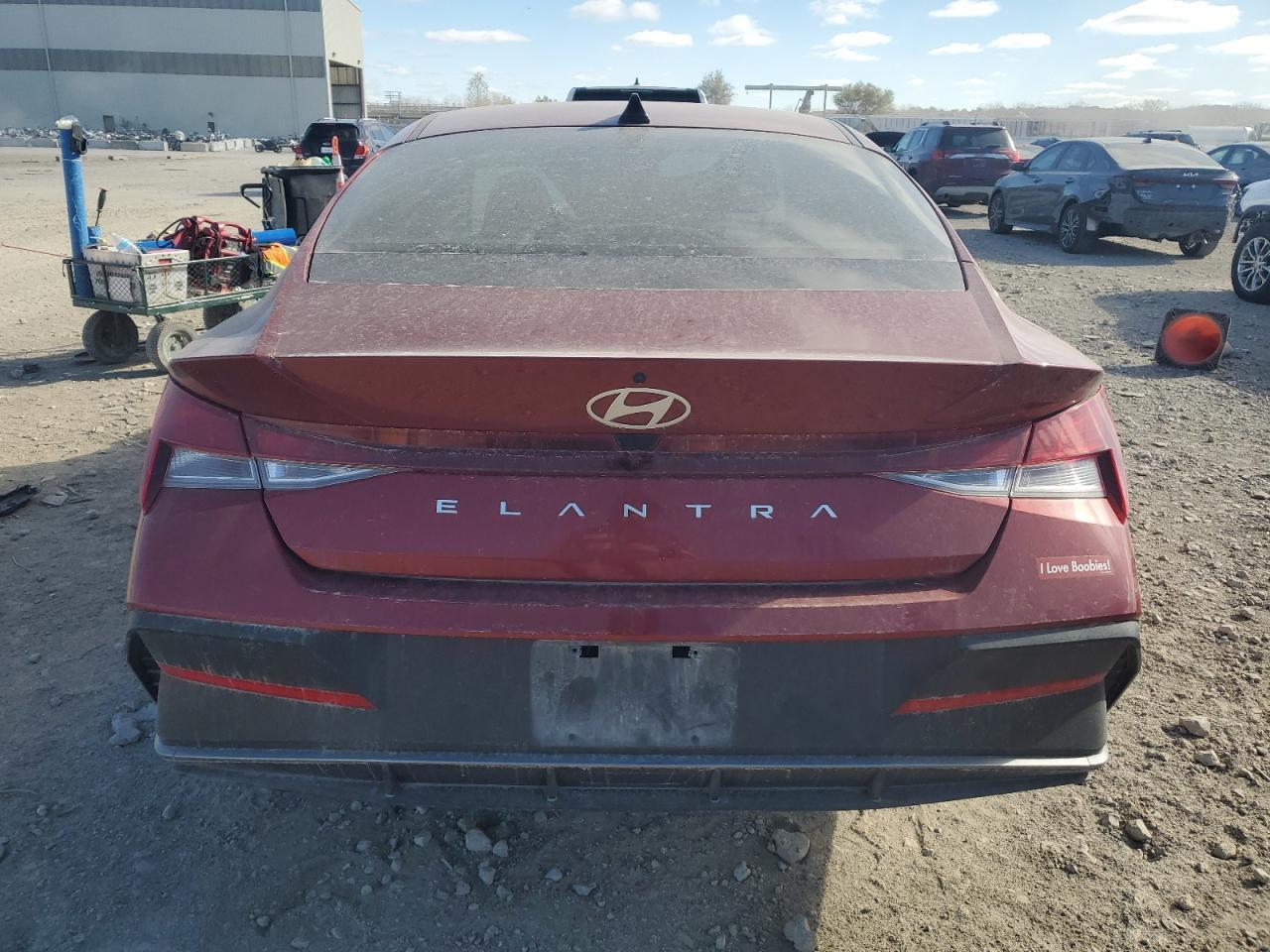 2024 Hyundai Elantra Se - Image 6