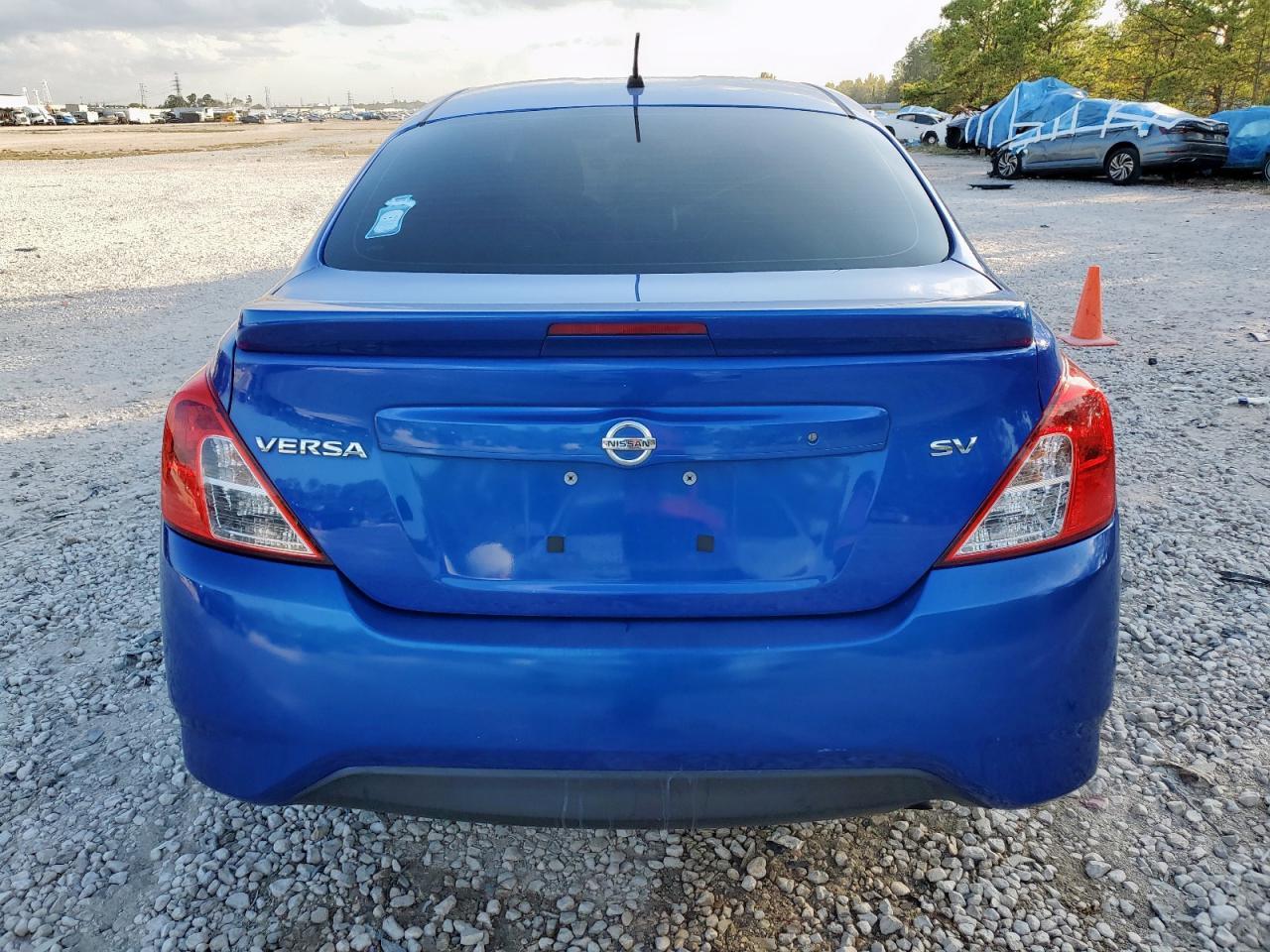 2017 Nissan Versa S - Фото 6