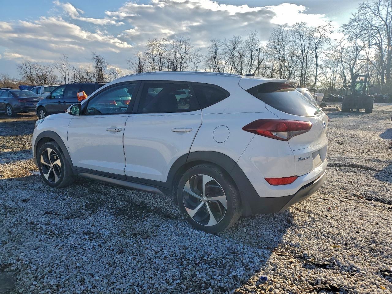 2016 Hyundai Tucson Limited - Image 2