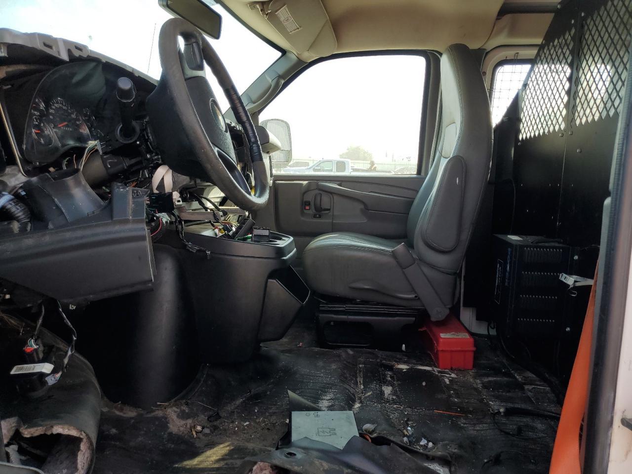 2014 Chevrolet Express G2500 Delivery Van - Image 7