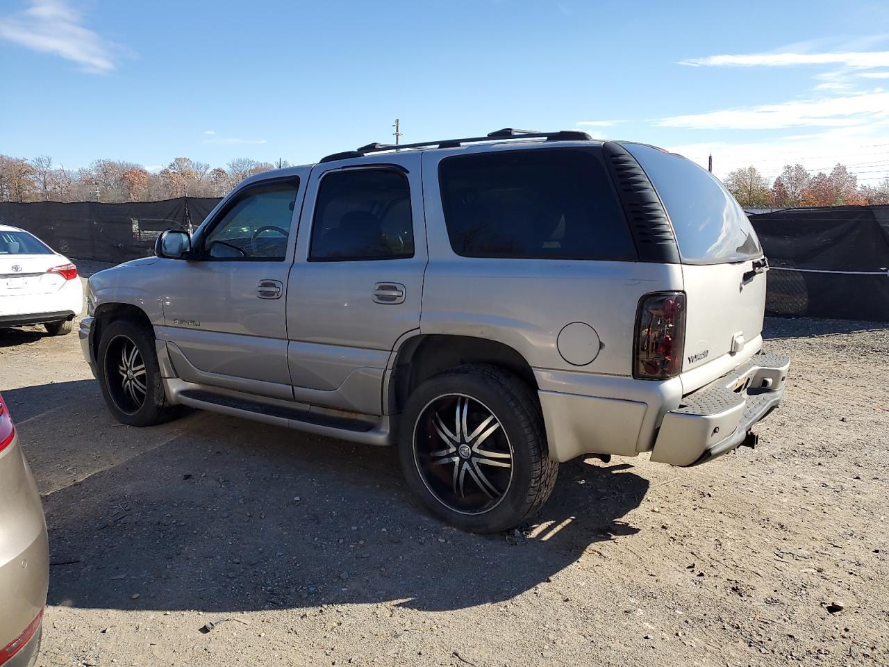 2004 GMC Yukon Denali - Фото 2