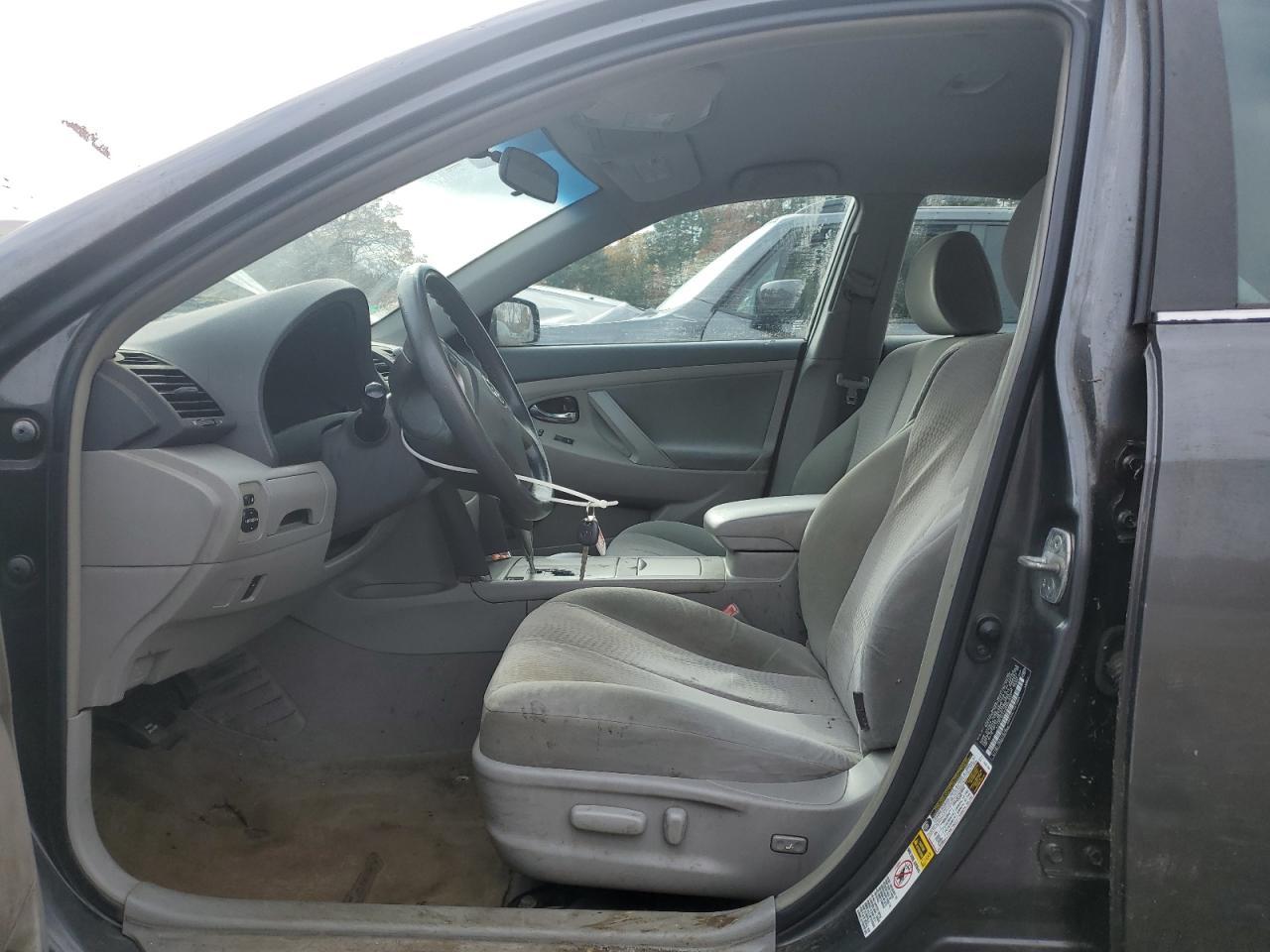 2010 Toyota Camry Le - Фото 7