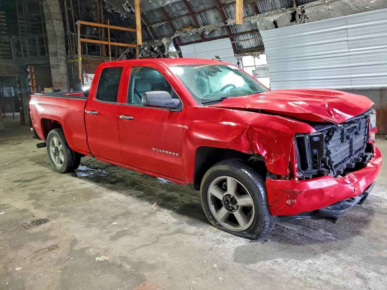 2018 Chevrolet Silverado K1500 Custom - Фото 4