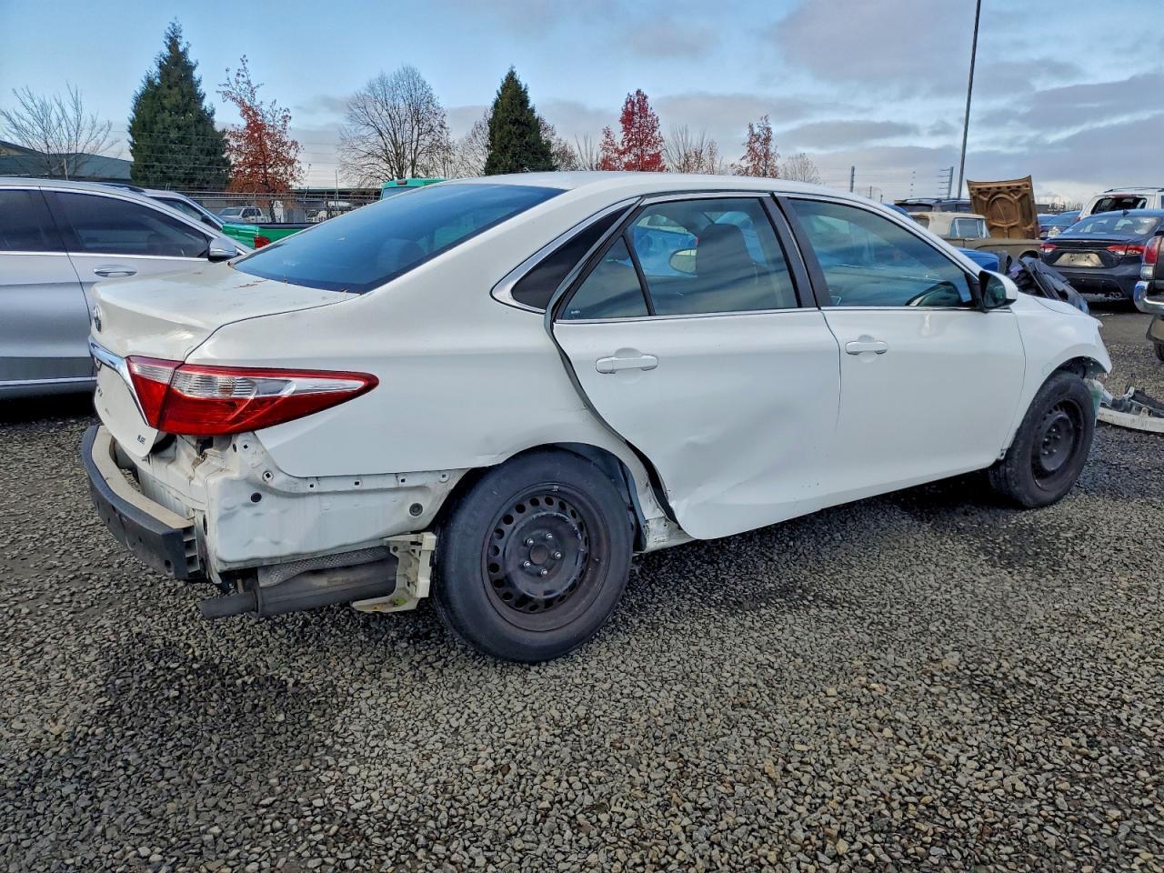 2017 Toyota Camry Le - Фото 3