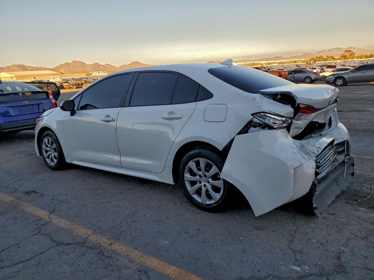 2025 Toyota Corolla Le - Фото 2