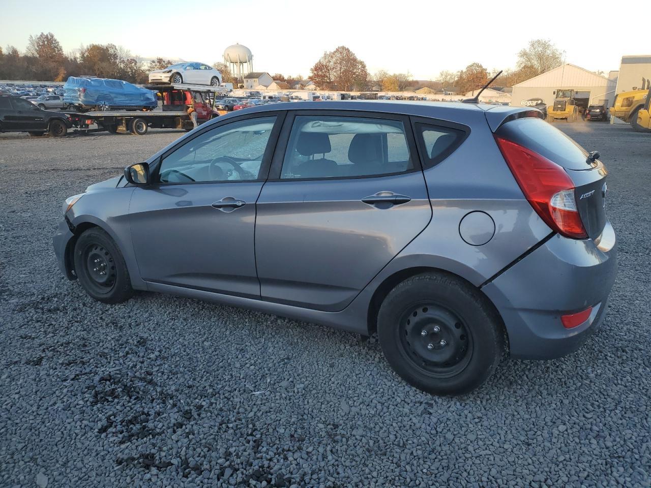 2017 Hyundai Accent Se - Фото 2