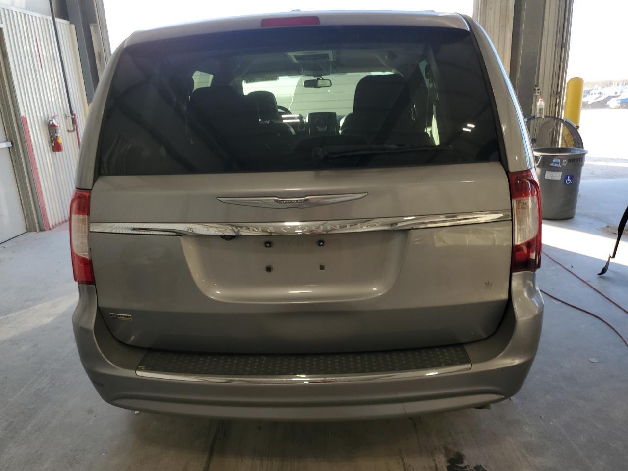 2015 Chrysler Town & Country Touring - Фото 6