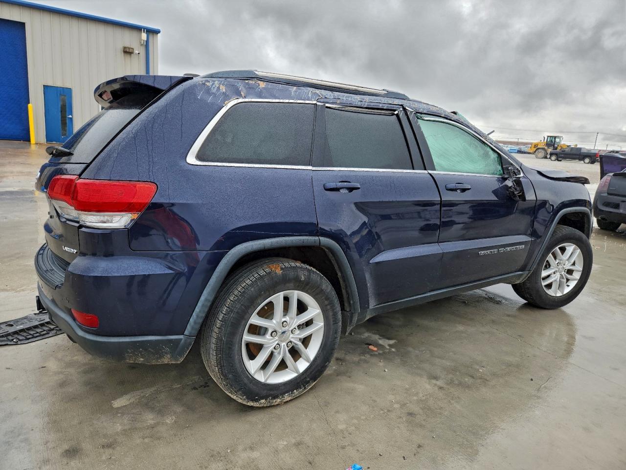 2017 Jeep Grand Cherokee Laredo - Image 3
