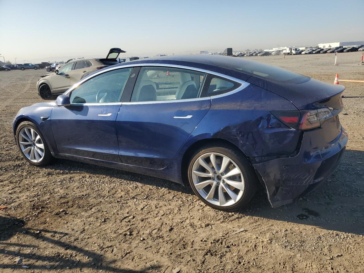2018 Tesla Model 3 - Фото 2