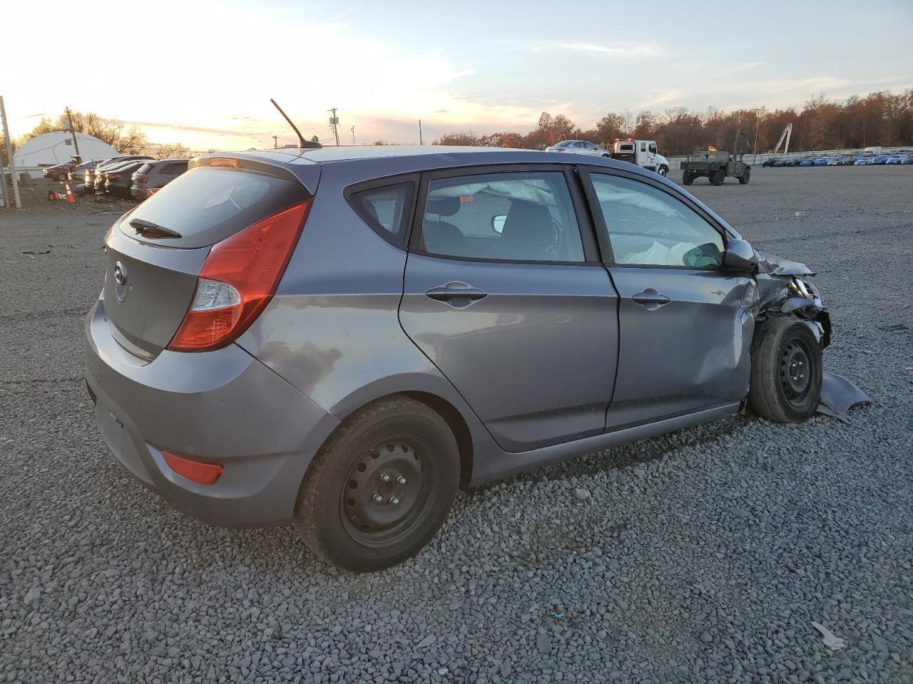 2017 Hyundai Accent Se - Фото 3