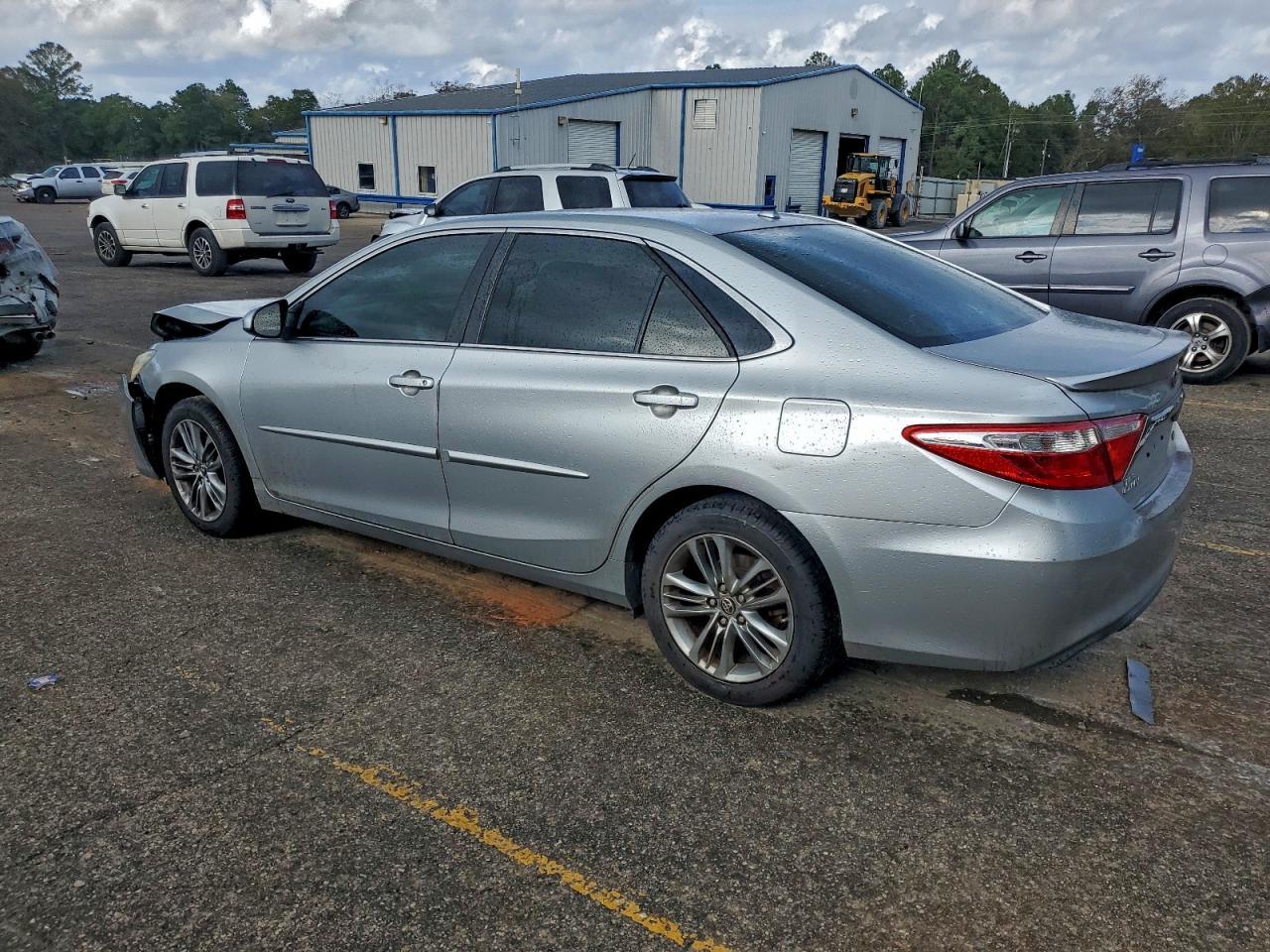 2016 Toyota Camry Le - Фото 2