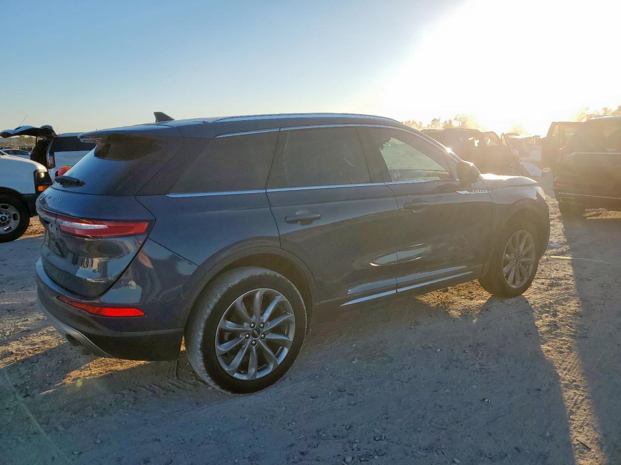 2022 Lincoln Corsair - Фото 3