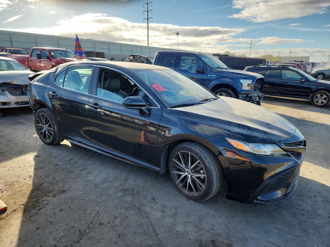 2021 Toyota Camry Se - Image 4
