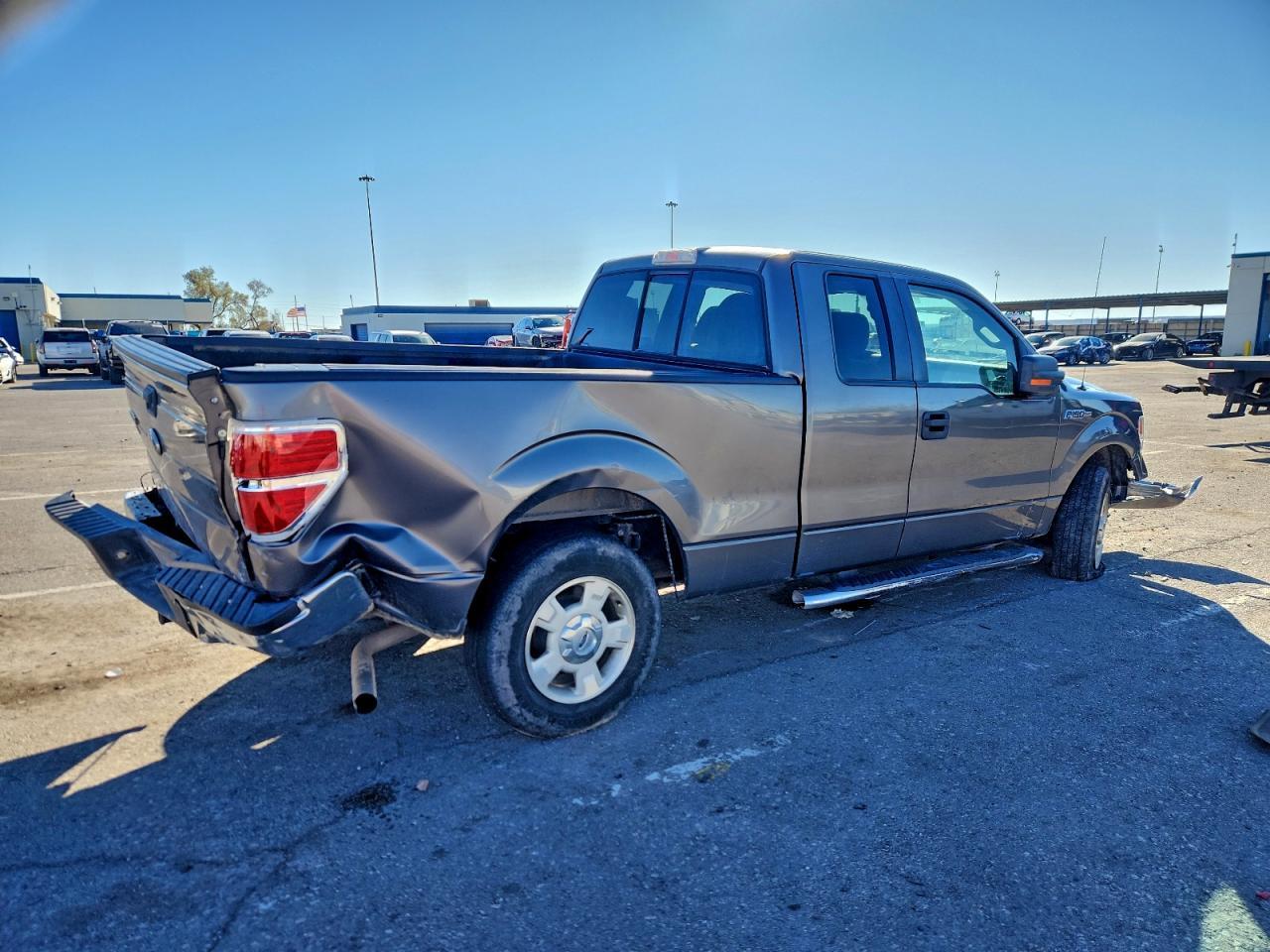 2010 Ford F150 Super Cab - Фото 3