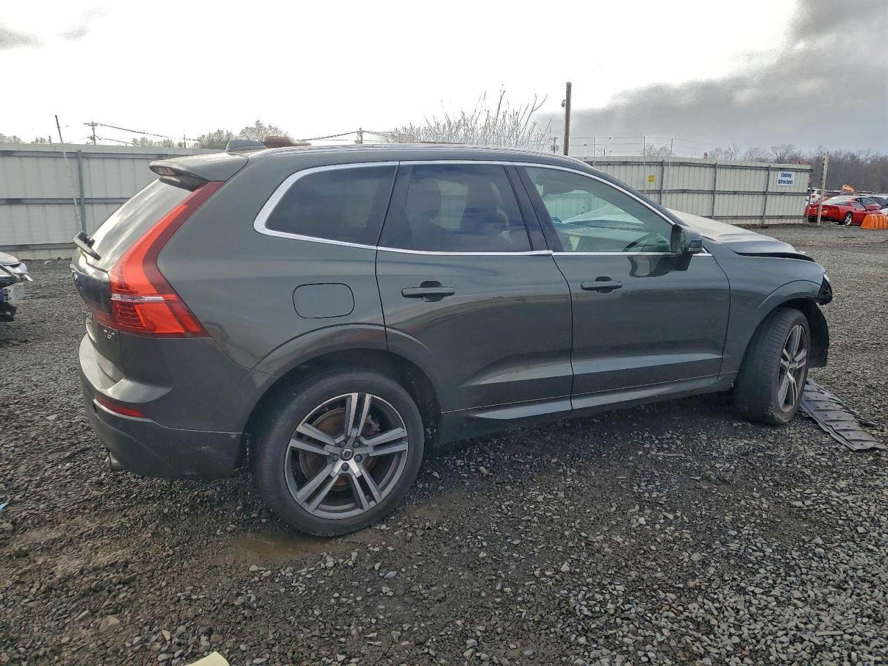 2020 Volvo Xc60 T6 Momentum - Фото 3