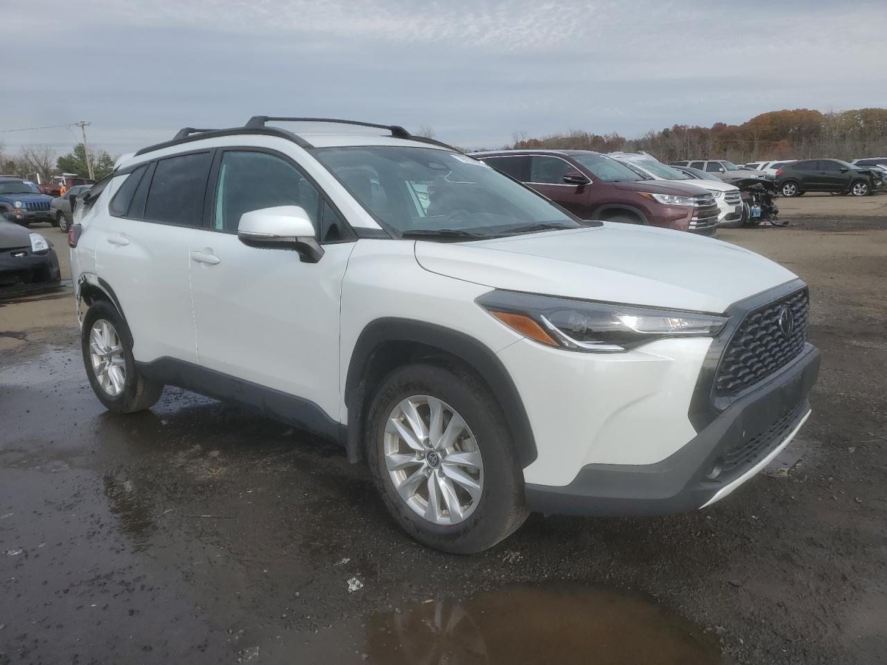 2023 Toyota Corolla Cross Le - Image 4