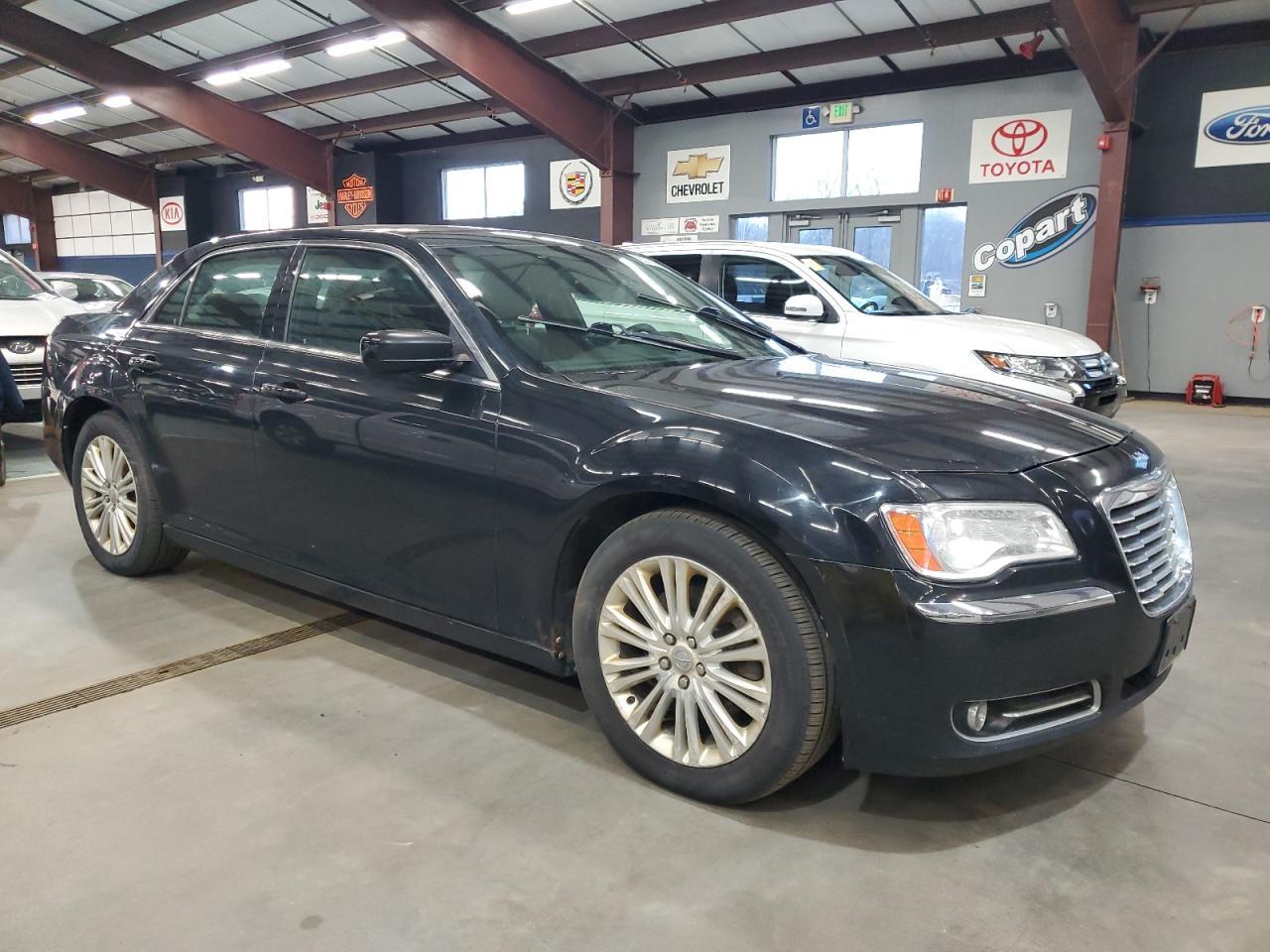 2013 Chrysler 300 - Image 4