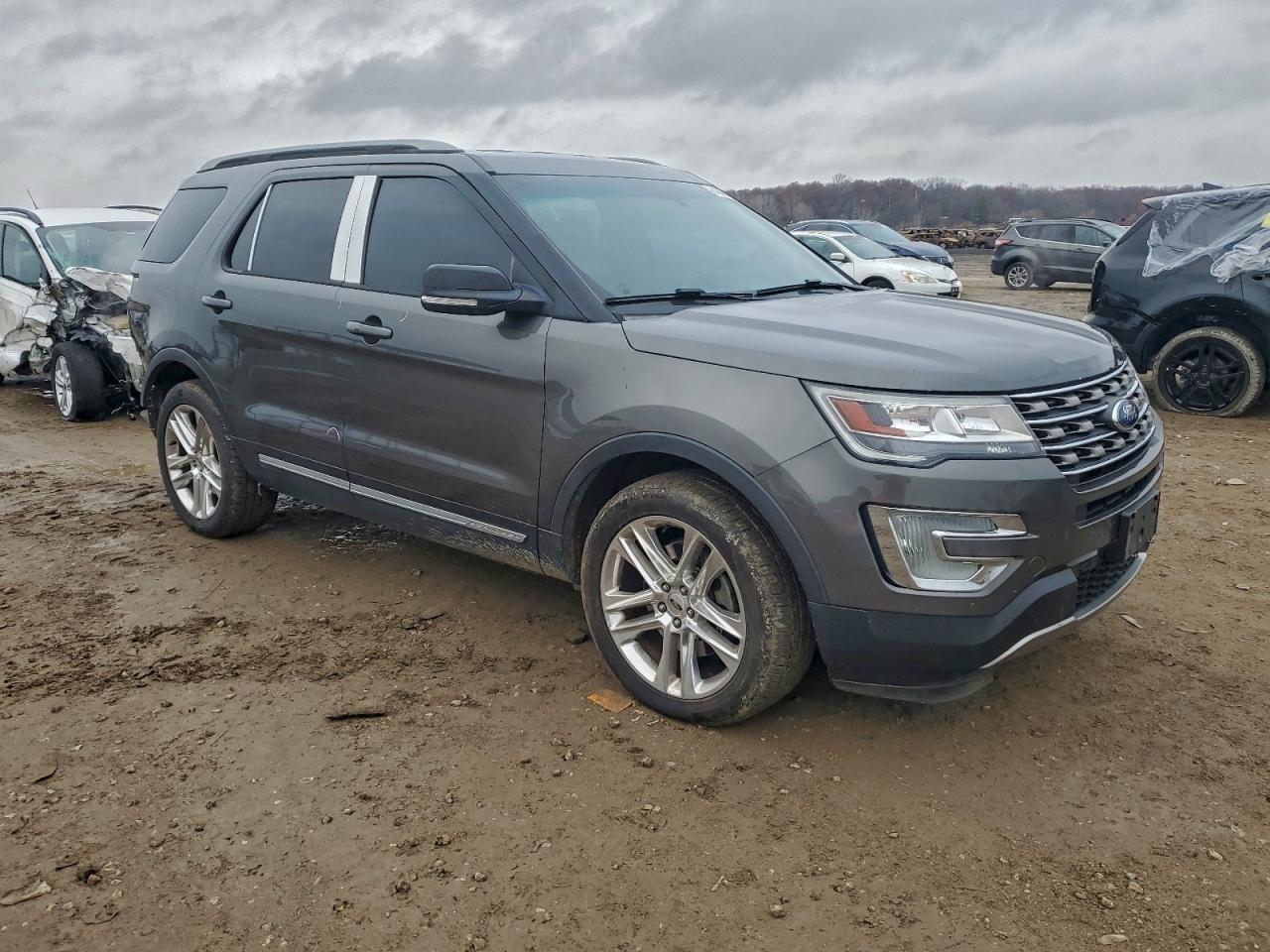 2016 Ford Explorer Xlt - Фото 4