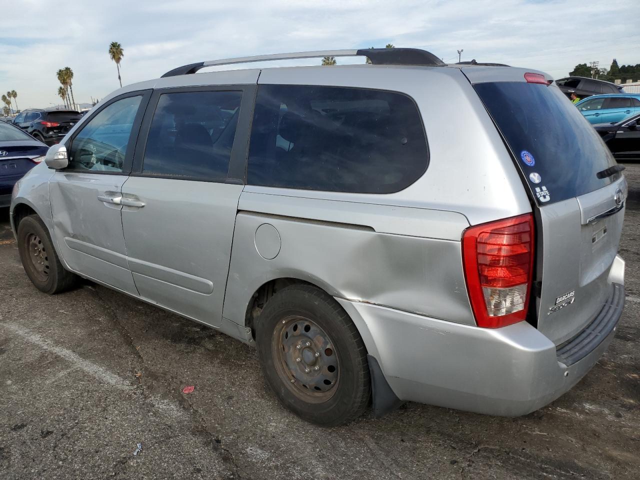 2012 Kia Sedona Lx - Фото 2