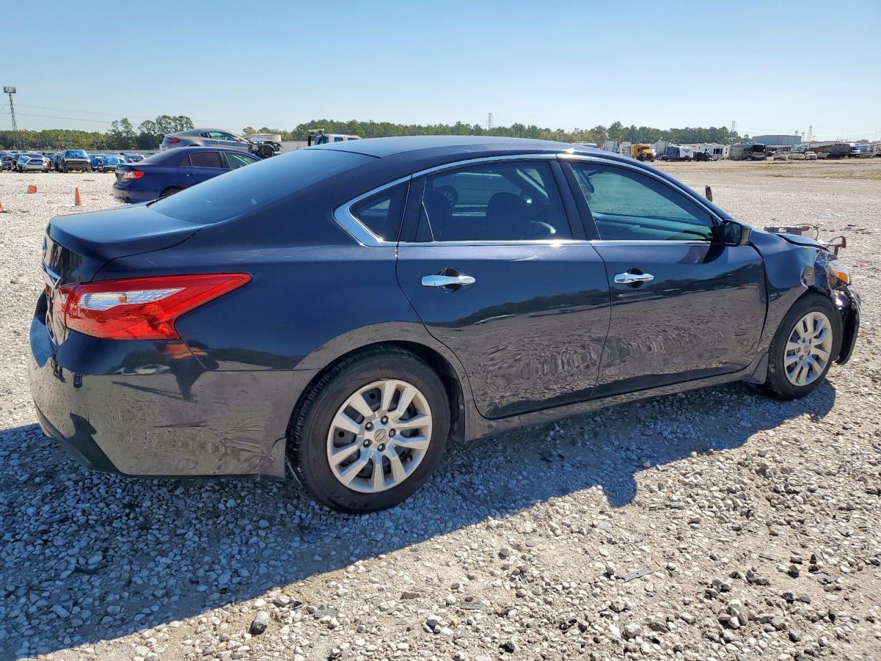 2016 Nissan Altima 2.5 S - Фото 3