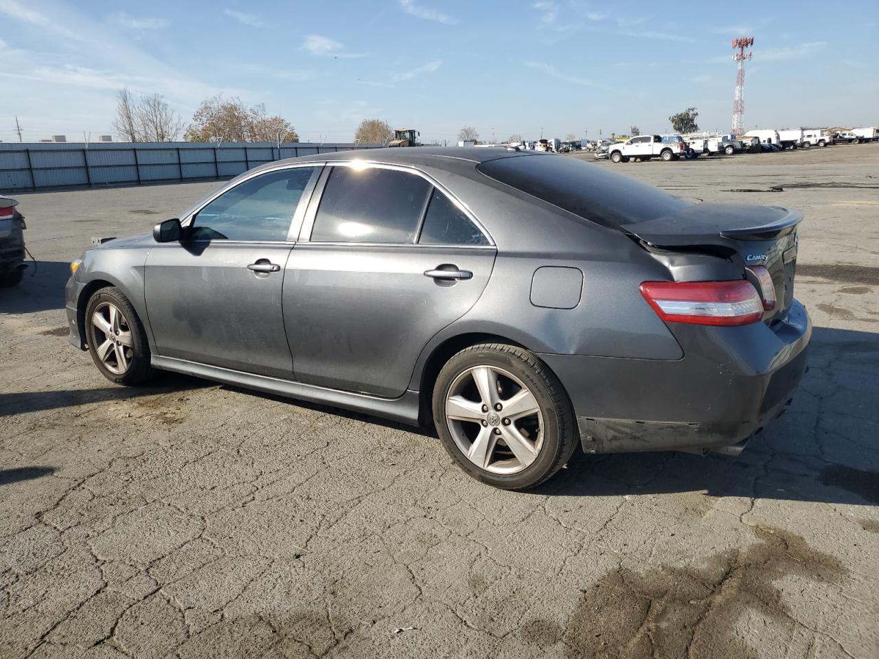 2011 Toyota Camry - Фото 2