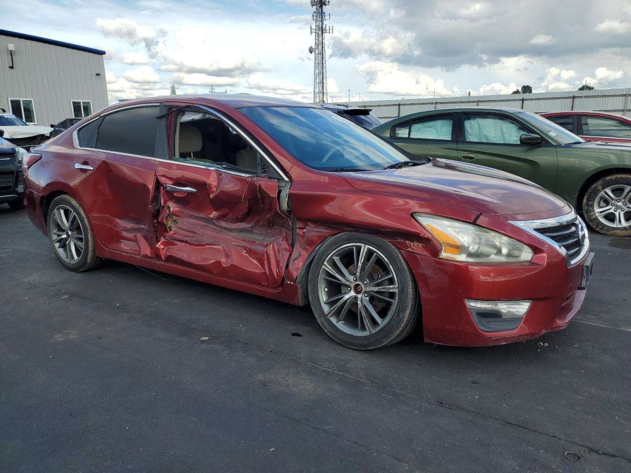 2014 Nissan Altima 2.5 - Image 4