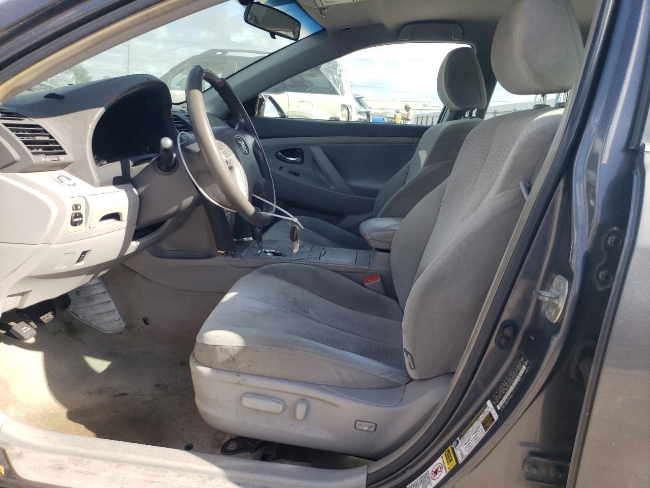 2010 Toyota Camry Le - Фото 7