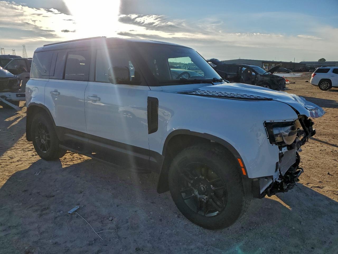 2024 Land Rover Defender 110 S - Фото 4
